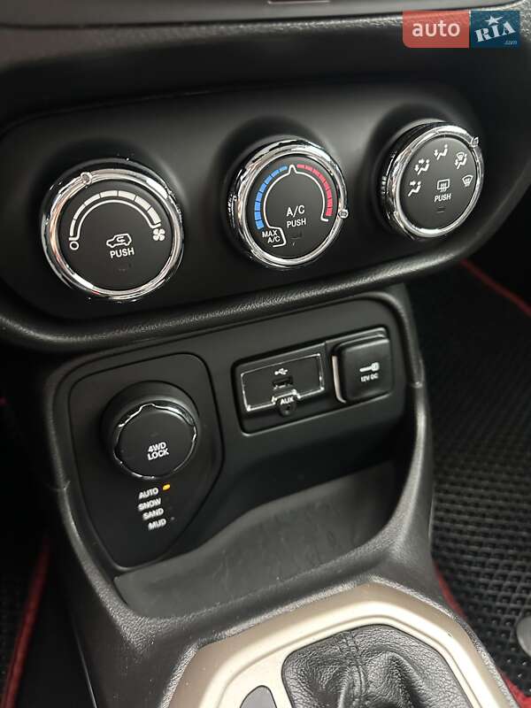 Внедорожник / Кроссовер Jeep Renegade 2016 в Сумах