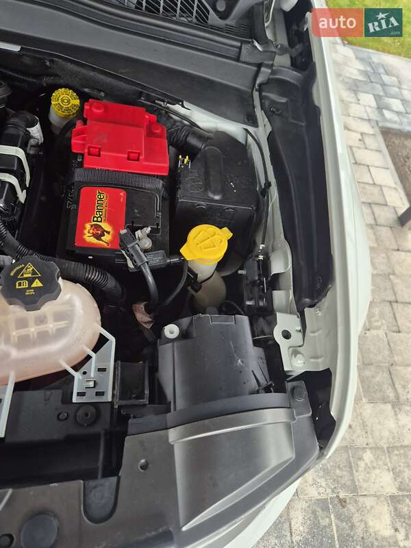 Внедорожник / Кроссовер Jeep Renegade 2019 в Ровно