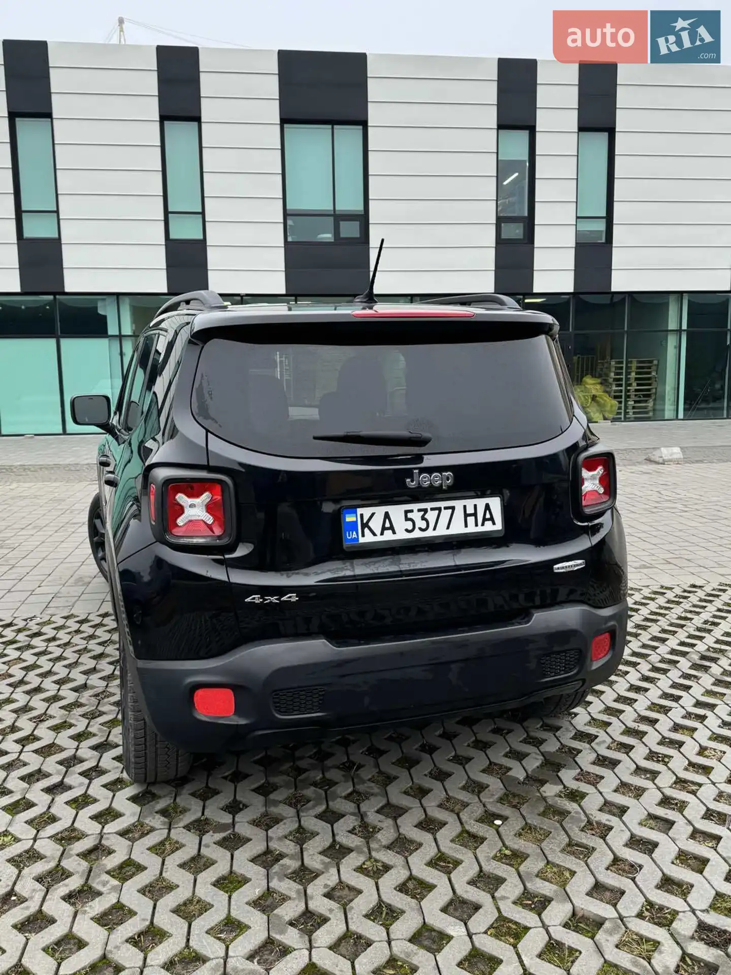 2016 Jeep Renegade - мініатюра 2