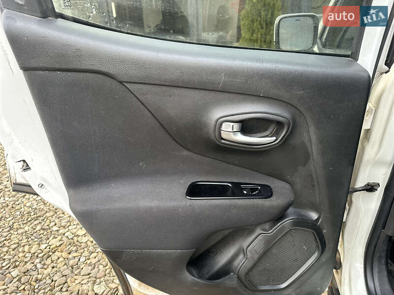 Позашляховик / Кросовер Jeep Renegade 2020 в Львові фото 17 Позашляховик / Кросовер Jeep Renegade 2020 в Львові