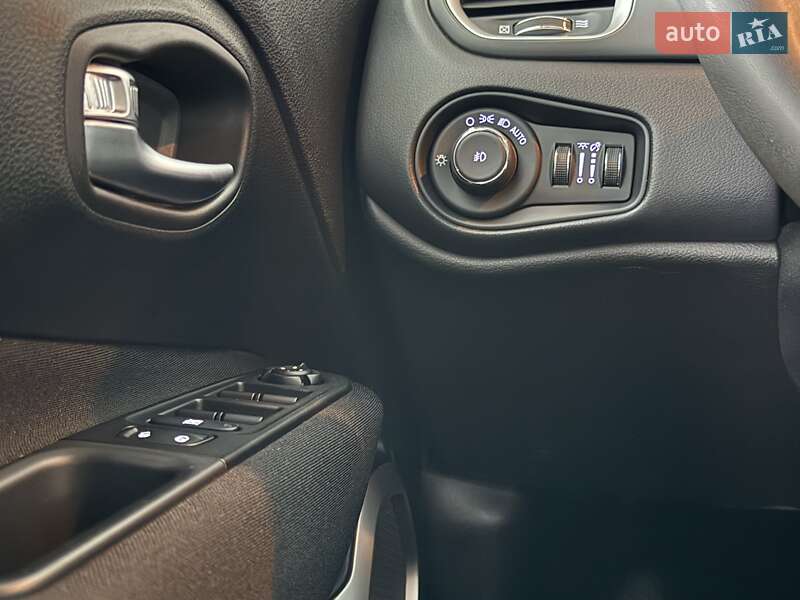 Позашляховик / Кросовер Jeep Renegade 2021 в Одесі