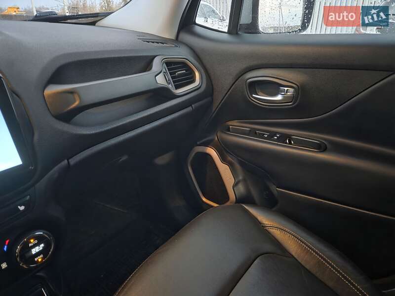 Внедорожник / Кроссовер Jeep Renegade 2015 в Львове