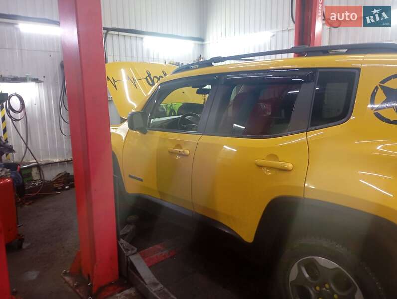Внедорожник / Кроссовер Jeep Renegade 2016 в Киеве