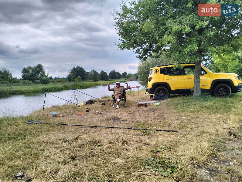 Внедорожник / Кроссовер Jeep Renegade 2016 в Киеве