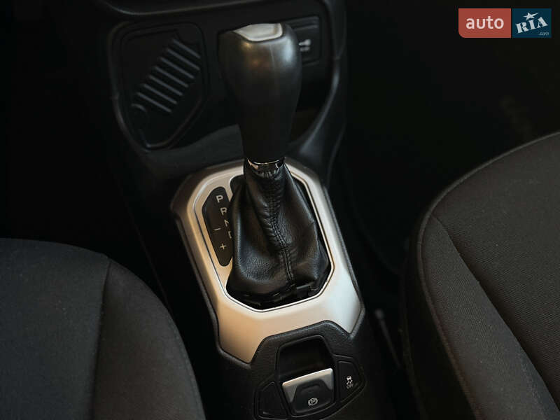 Внедорожник / Кроссовер Jeep Renegade 2015 в Киеве