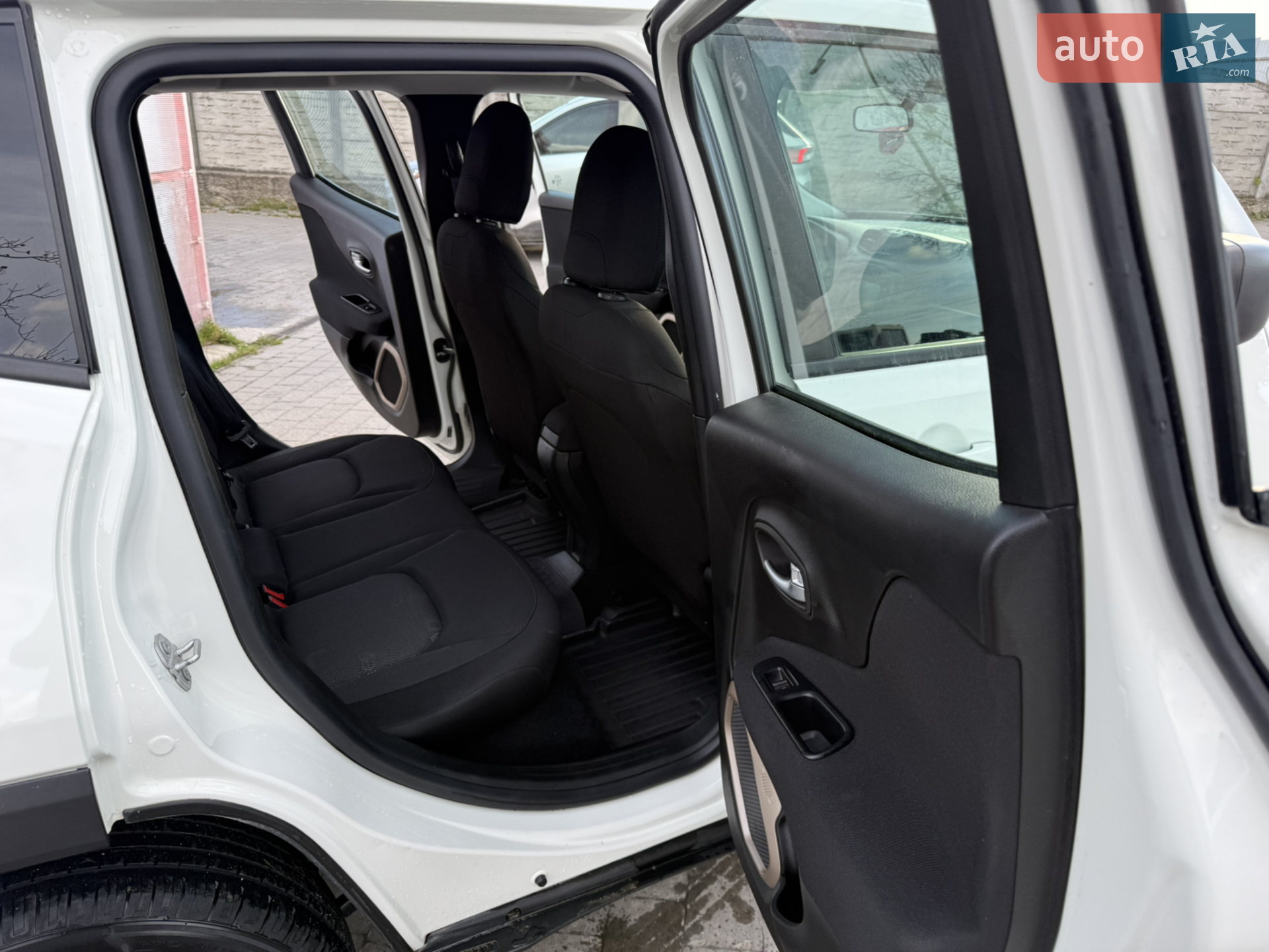2016 Jeep Renegade - мініатюра 12