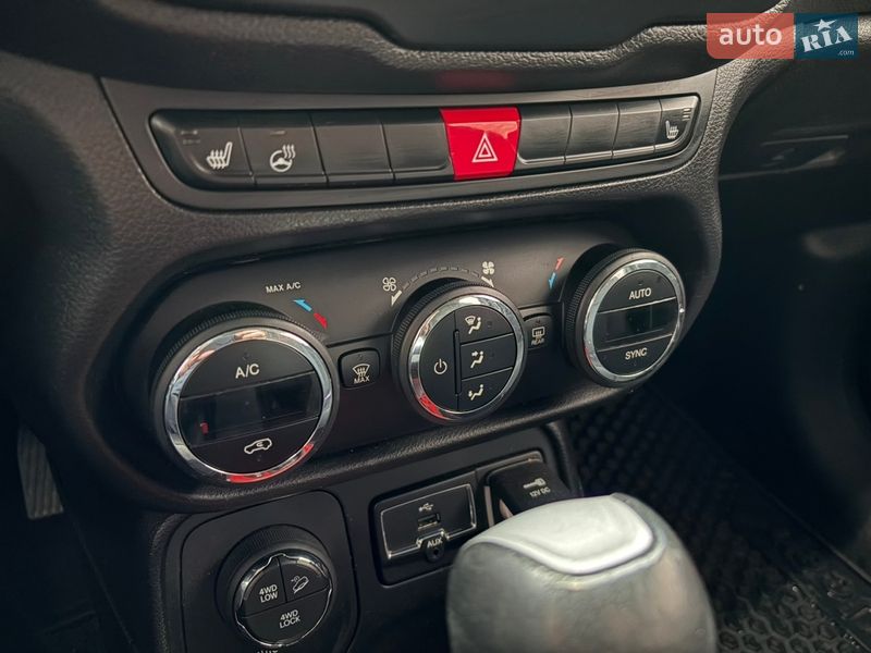 Внедорожник / Кроссовер Jeep Renegade 2016 в Кривом Роге