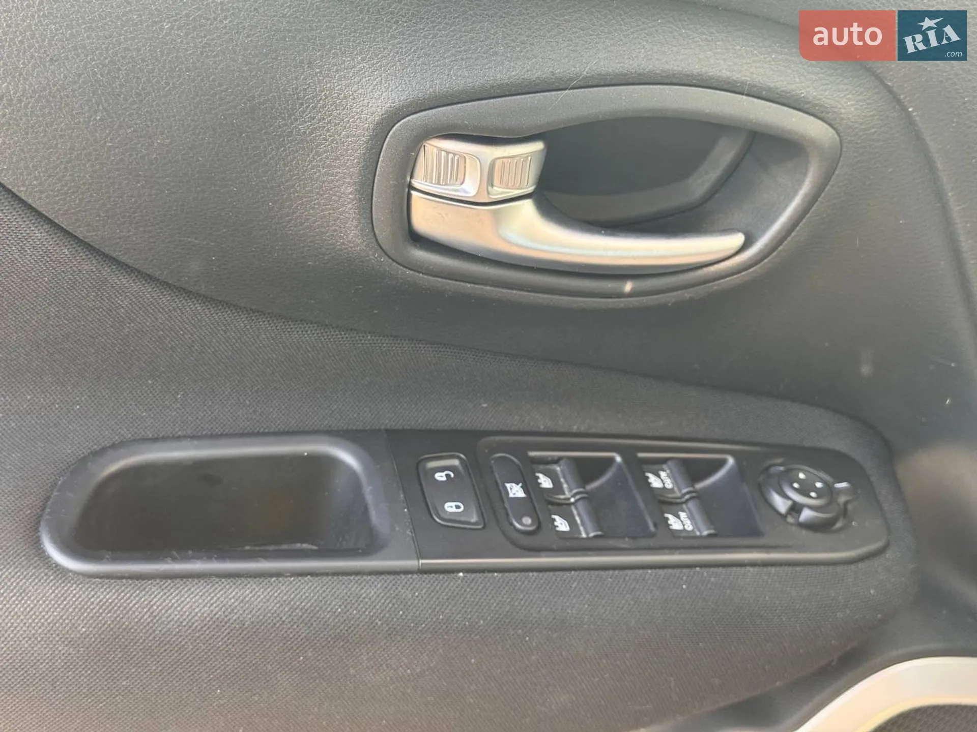 2020 Jeep Renegade - мініатюра 24