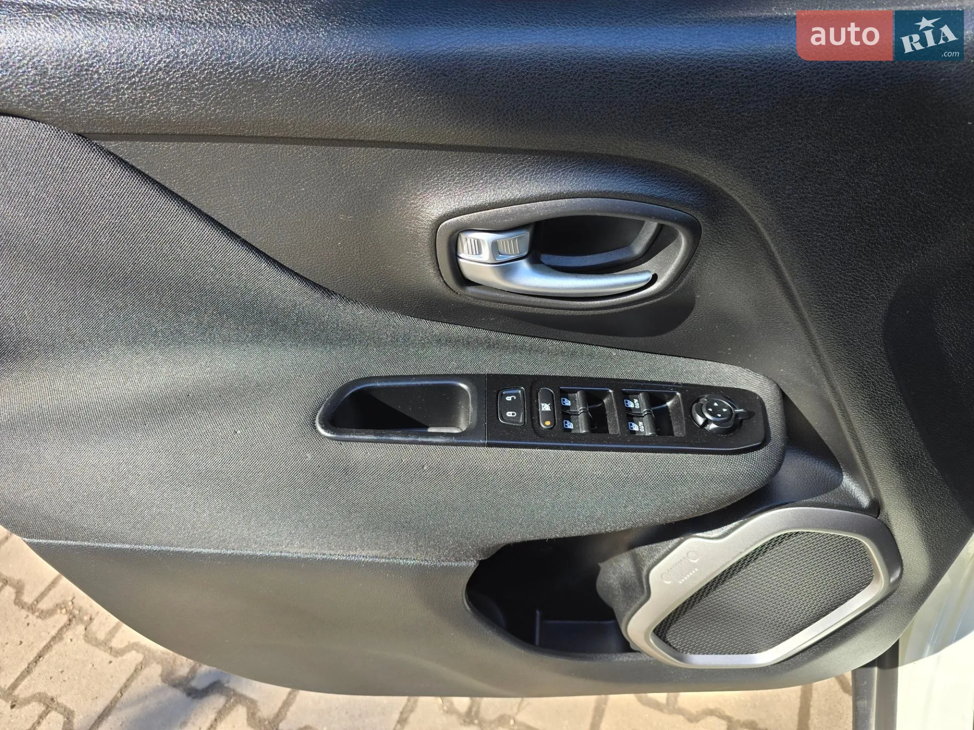 2020 Jeep Renegade - мініатюра 4