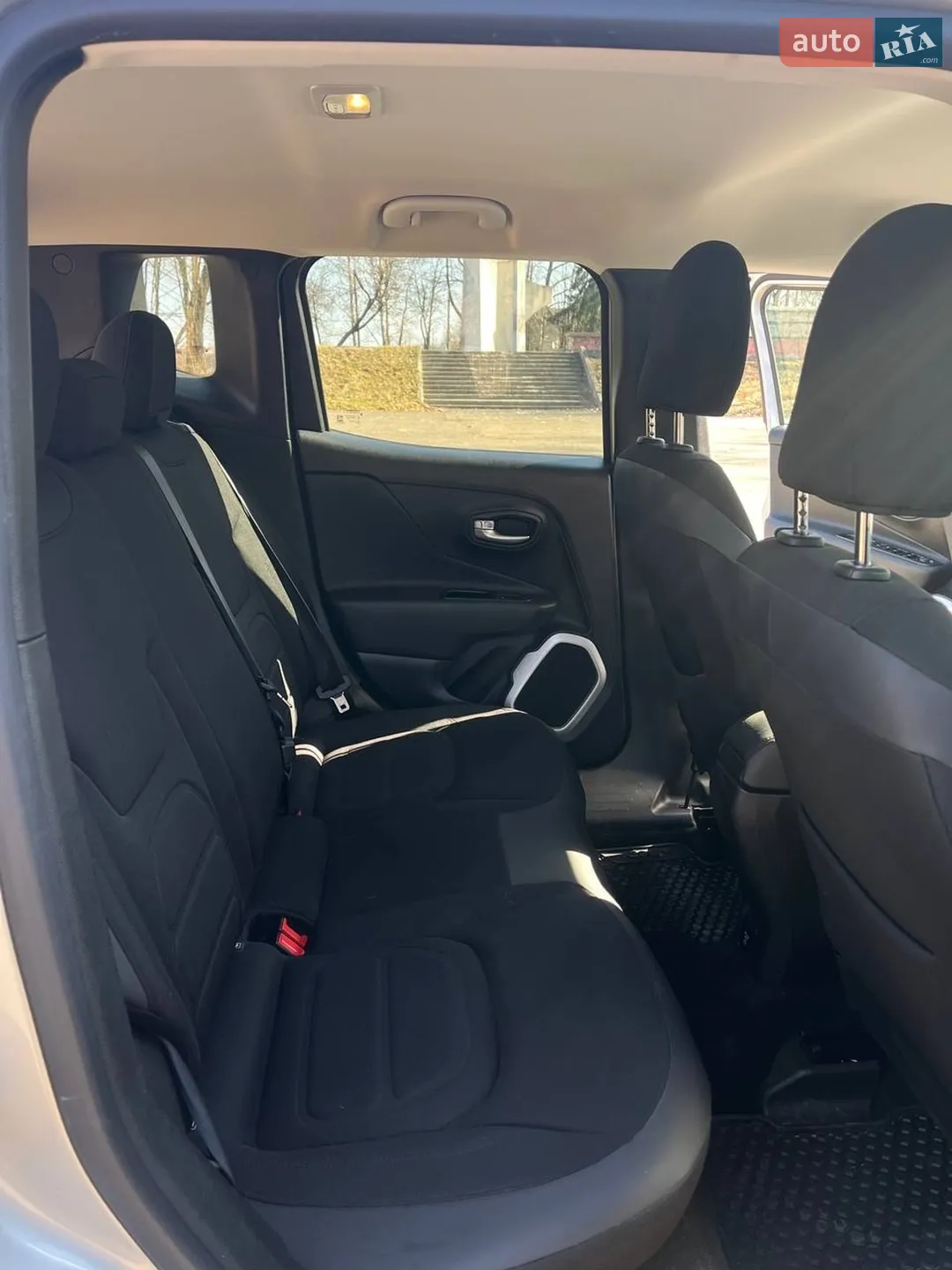 2015 Jeep Renegade - мініатюра 12
