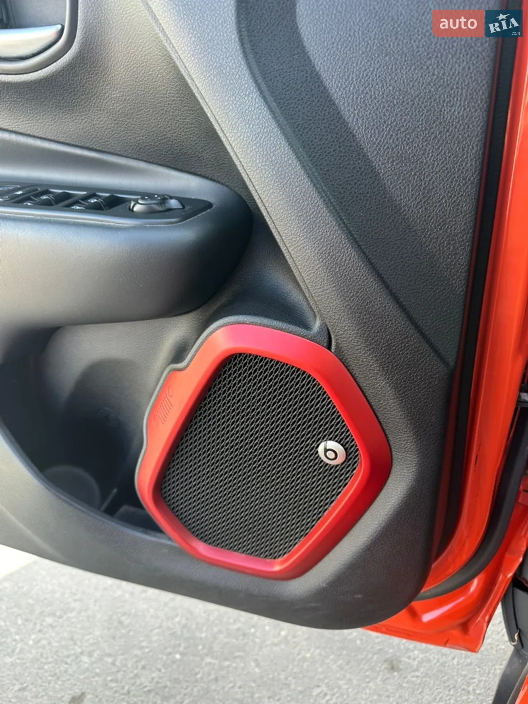 2015 Jeep Renegade - мініатюра 14