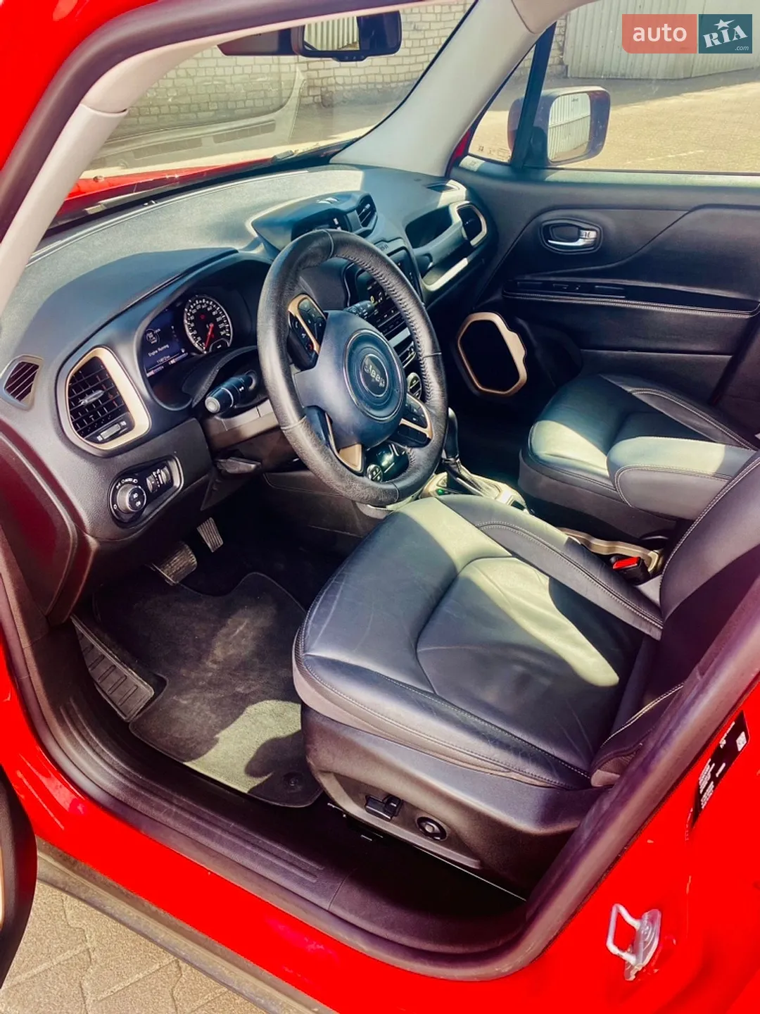 Jeep Renegade 2015 VIN 1C4BU0000FPC38574 фото оголошення 11 з 21