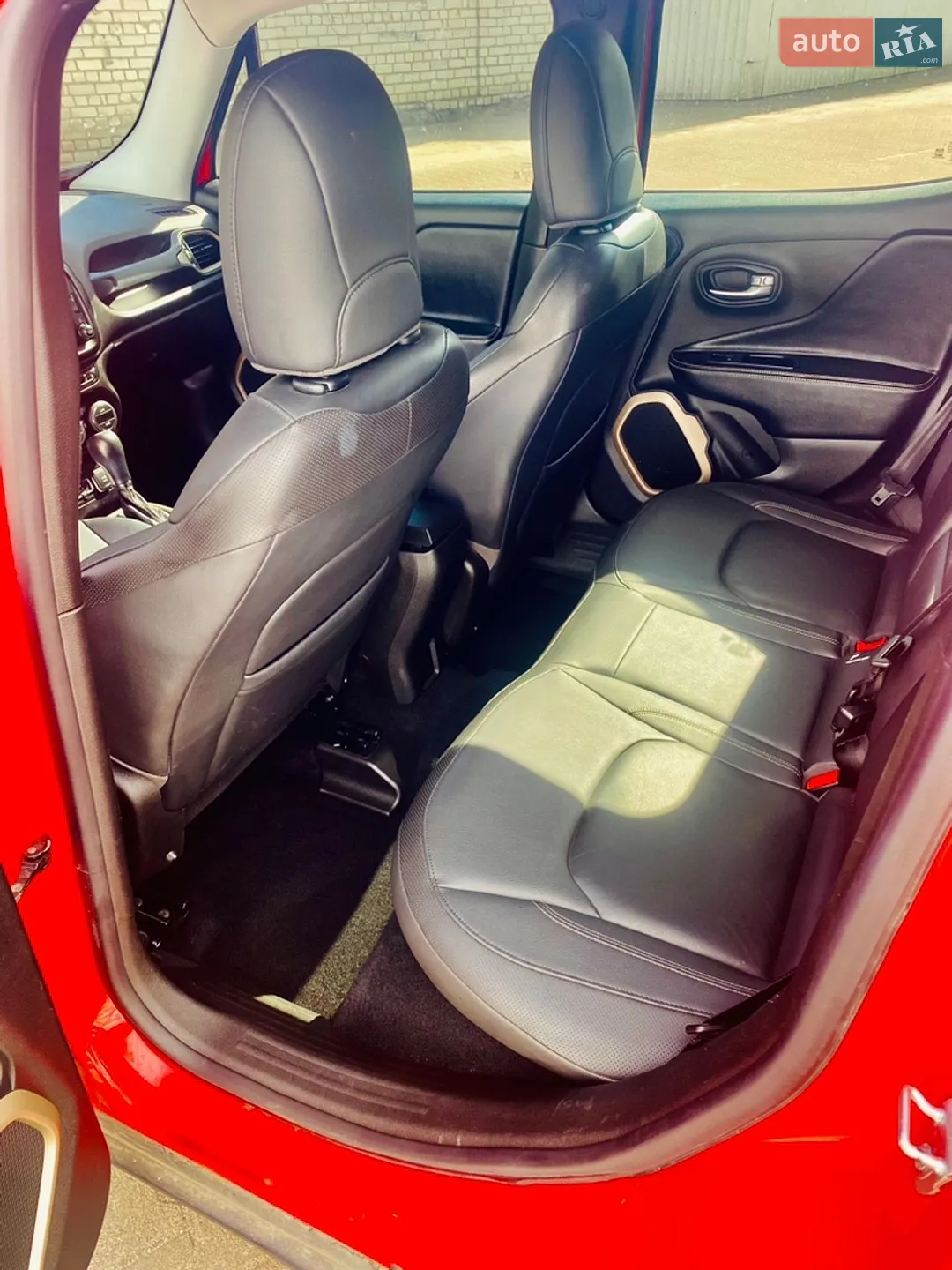 Jeep Renegade 2015 VIN 1C4BU0000FPC38574 фото оголошення 15 з 21