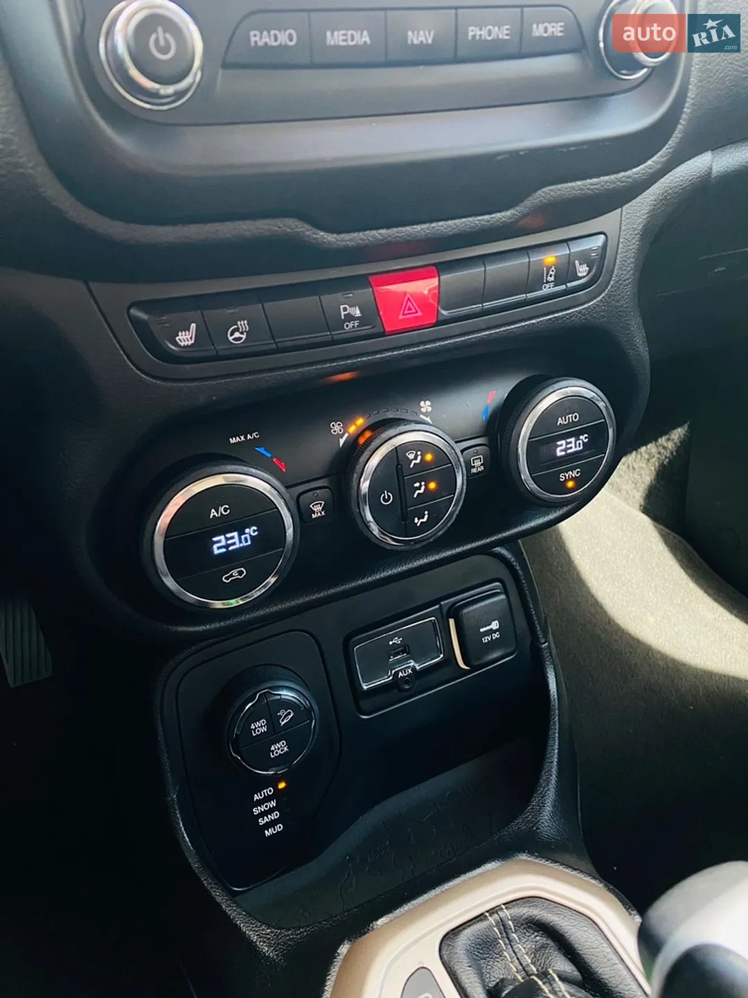 Jeep Renegade 2015 VIN 1C4BU0000FPC38574 фото оголошення 14 з 21