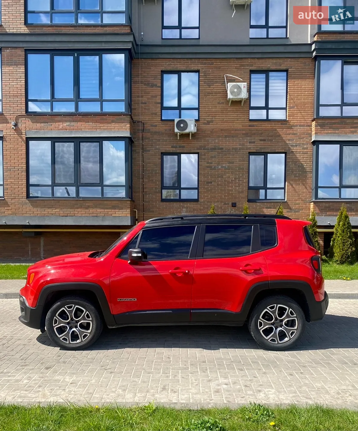 Jeep Renegade 2015 VIN 1C4BU0000FPC38574 фото оголошення 9 з 21
