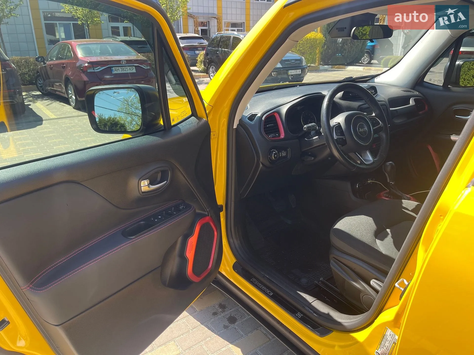 2015 Jeep Renegade - мініатюра 2