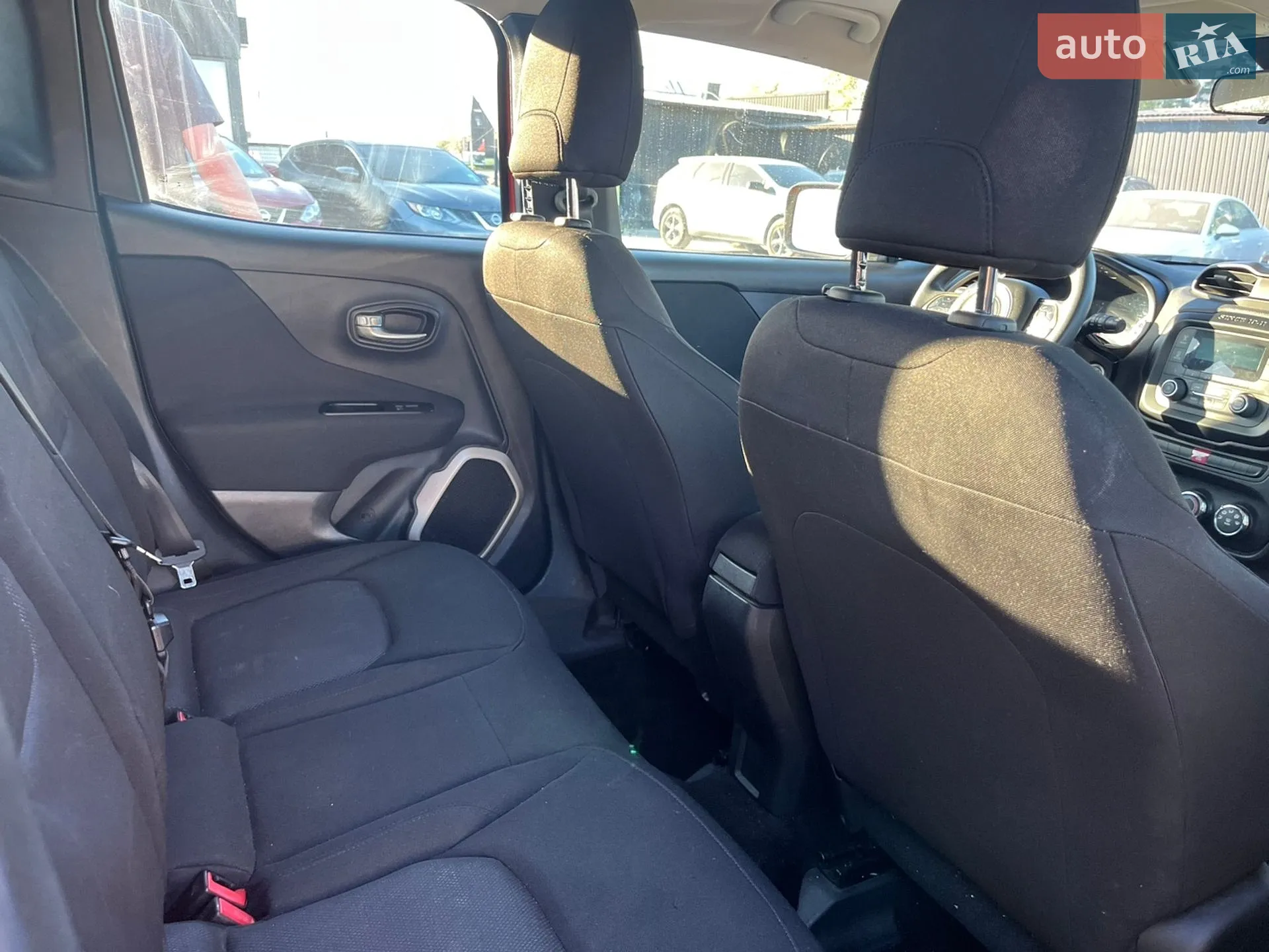 2015 Jeep Renegade - мініатюра 12