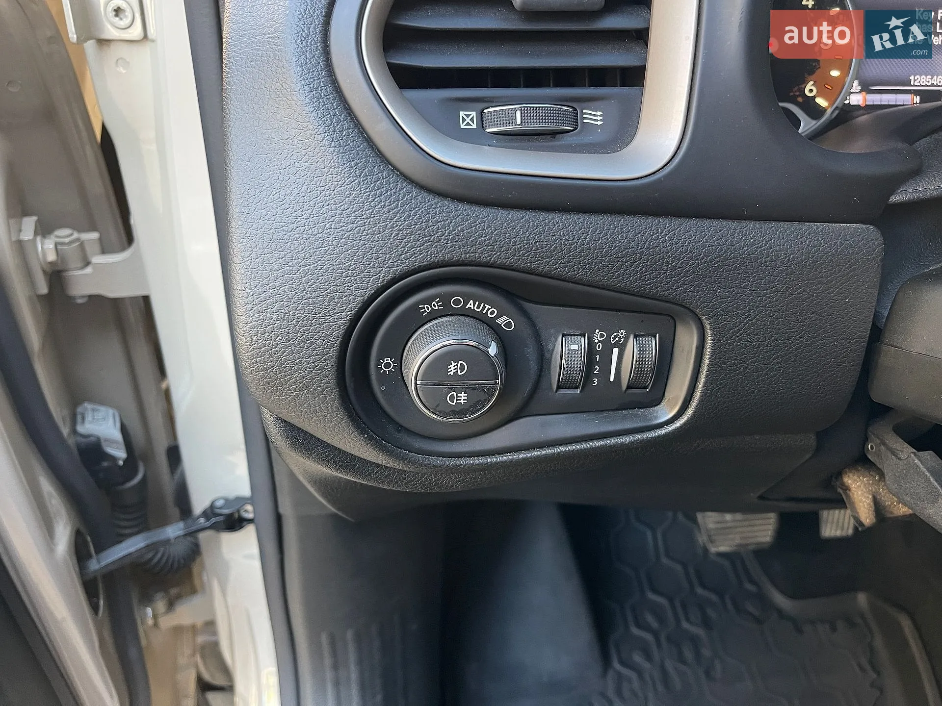 2015 Jeep Renegade - мініатюра 19