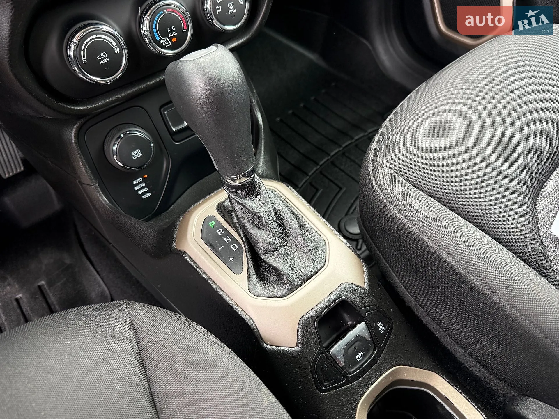 2016 Jeep Renegade - мініатюра 31