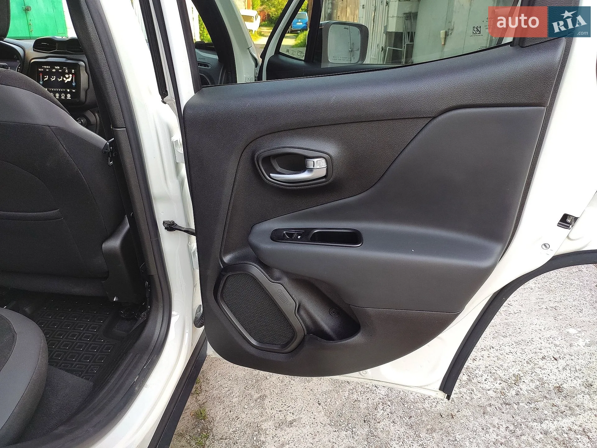 2022 Jeep Renegade - мініатюра 11