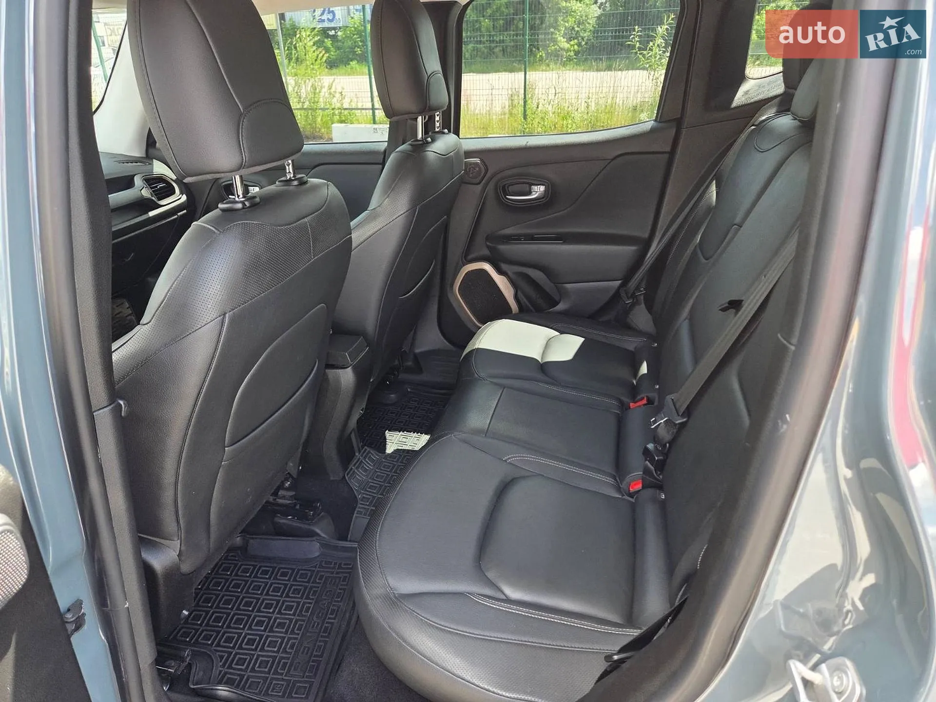 2016 Jeep Renegade - мініатюра 16