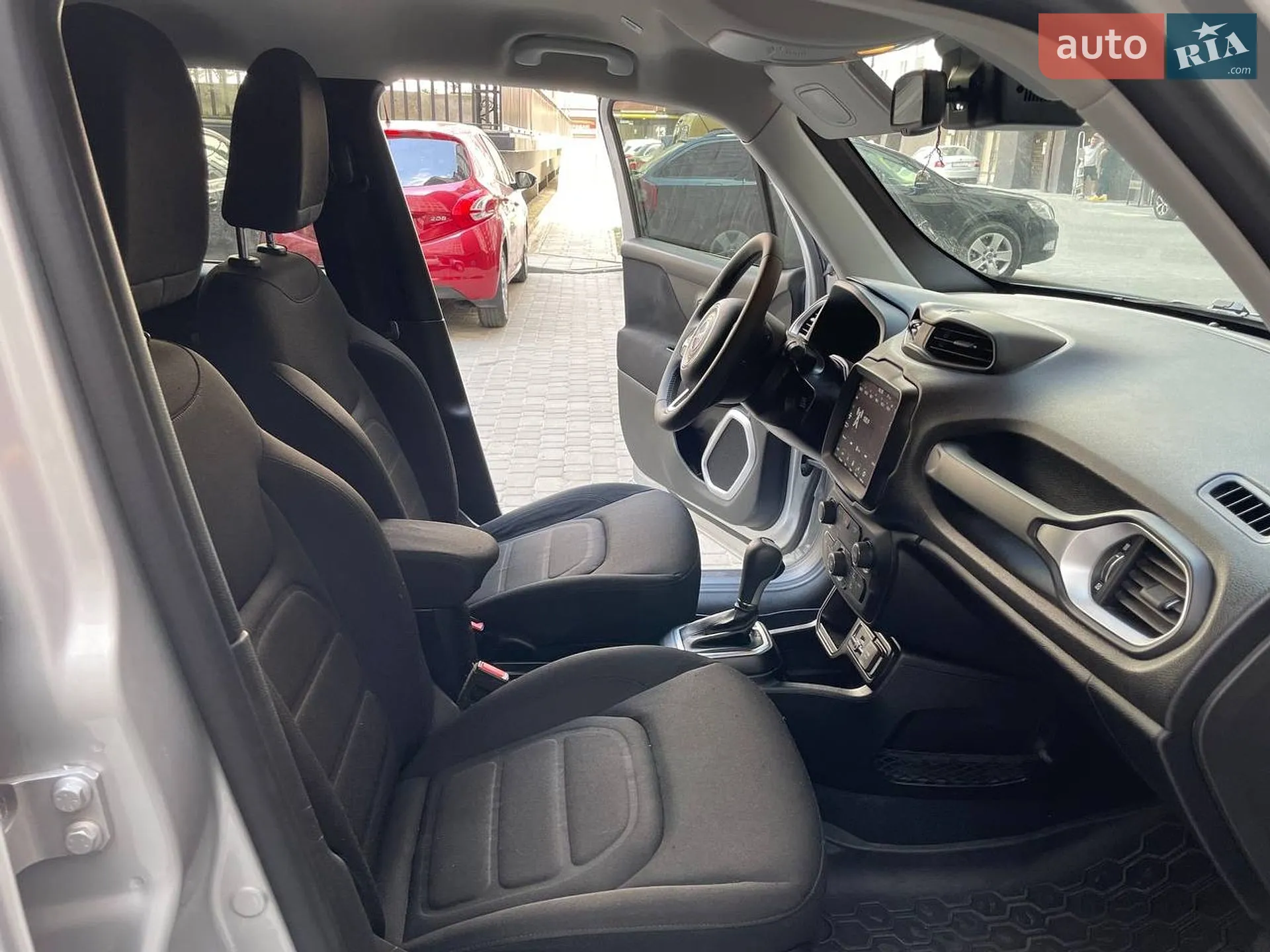 Jeep Renegade 2020 VIN ZACNJABB4LPL50170 фото оголошення 13 з 20