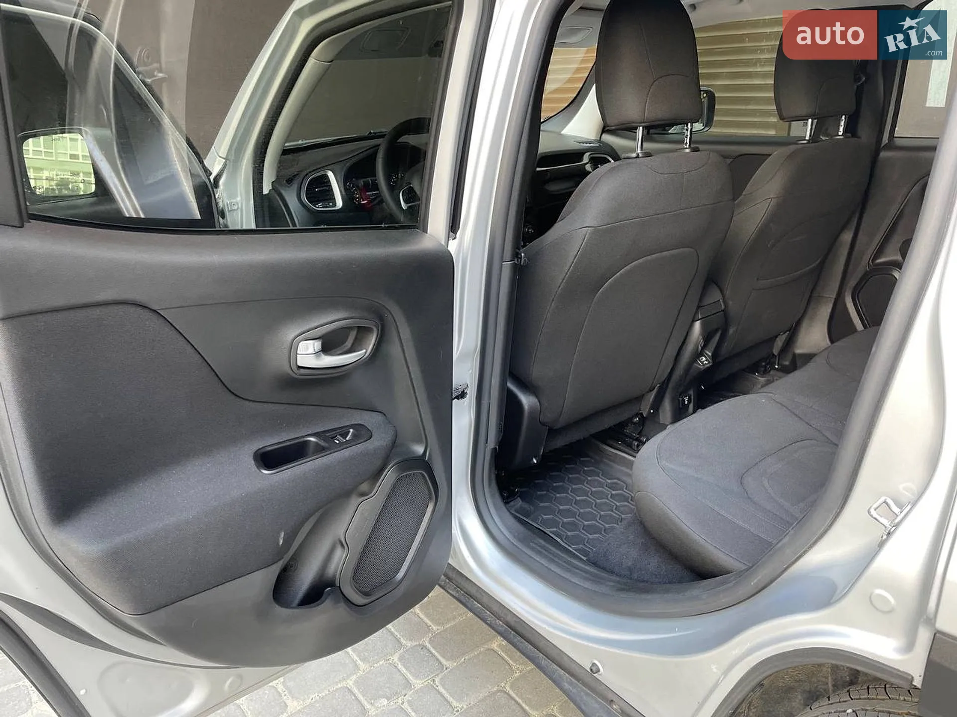 Jeep Renegade 2020 VIN ZACNJABB4LPL50170 фото оголошення 11 з 20
