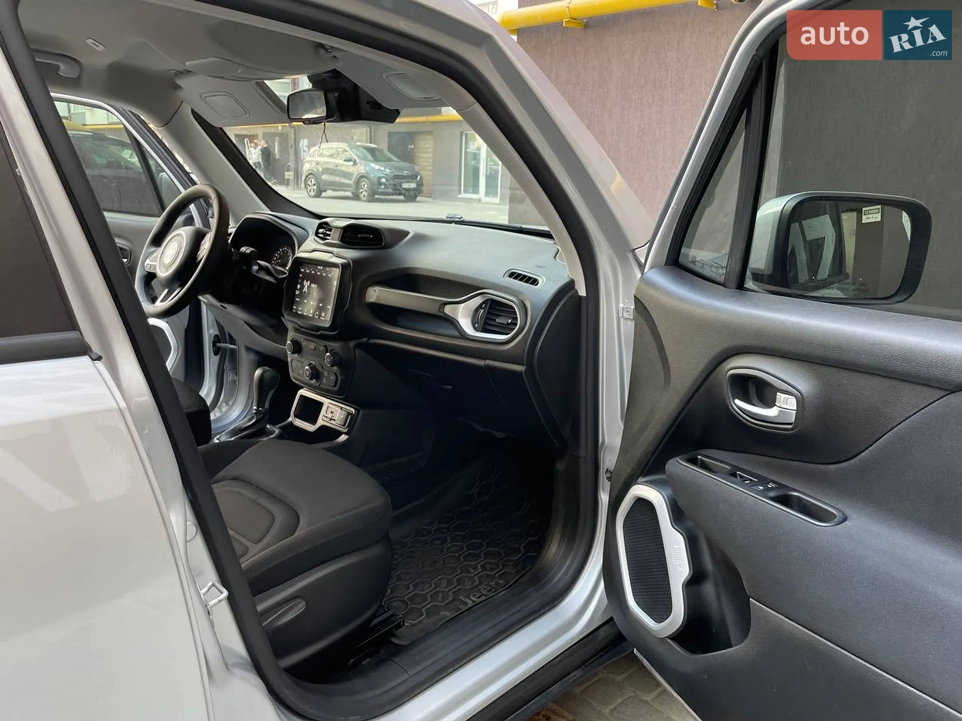 Jeep Renegade 2020 VIN ZACNJABB4LPL50170 фото оголошення 12 з 20