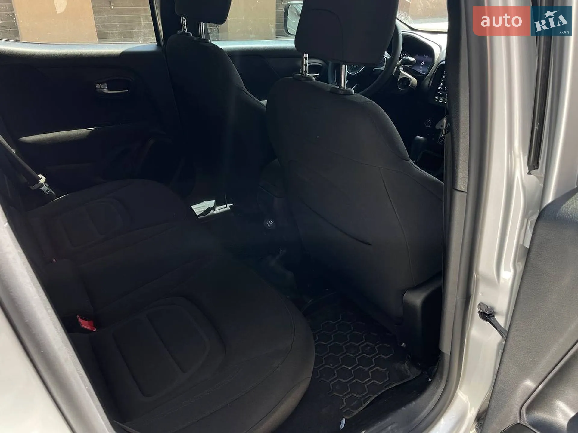 Jeep Renegade 2020 VIN ZACNJABB4LPL50170 фото оголошення 16 з 20