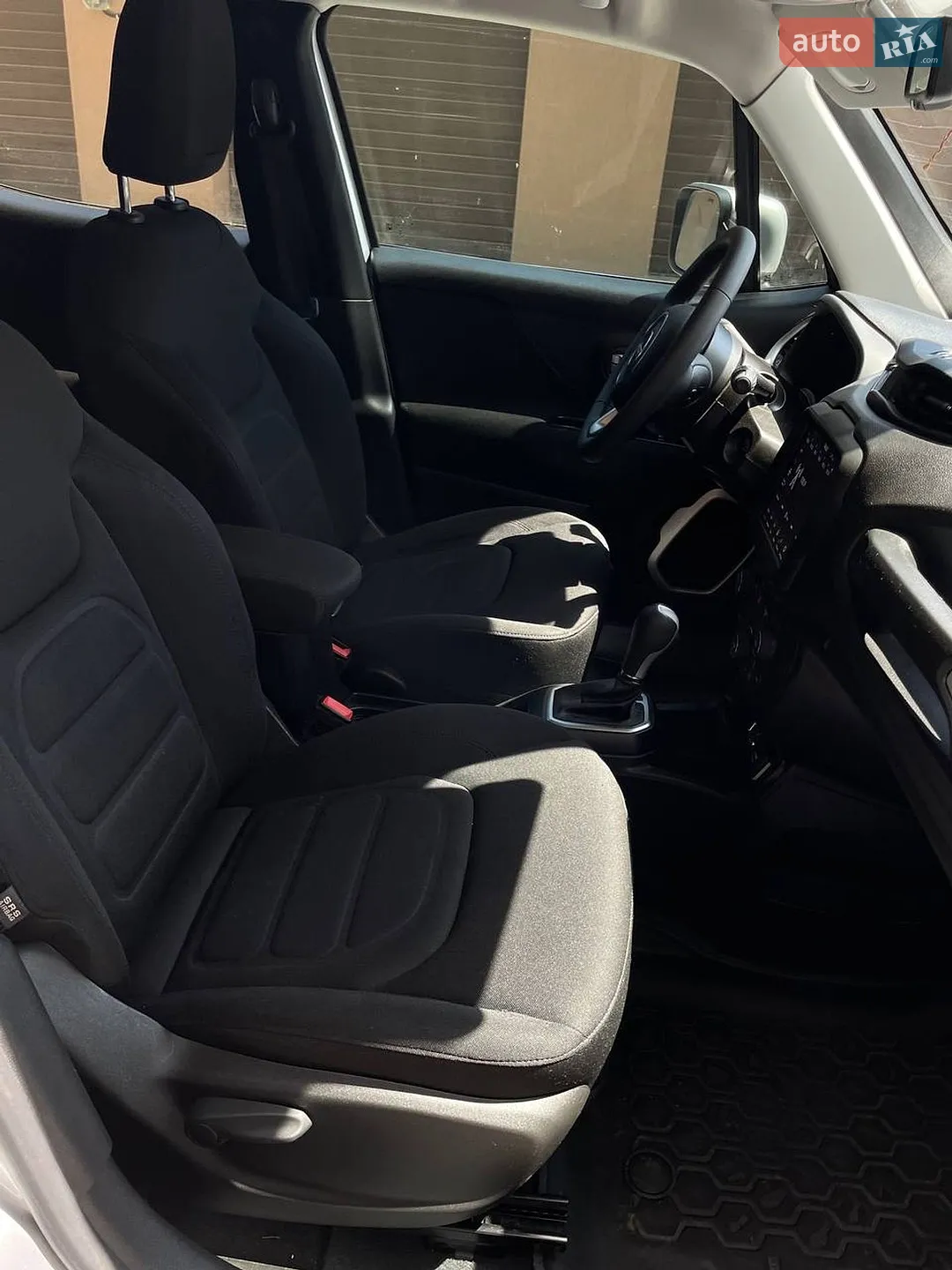 Jeep Renegade 2020 VIN ZACNJABB4LPL50170 фото оголошення 17 з 20