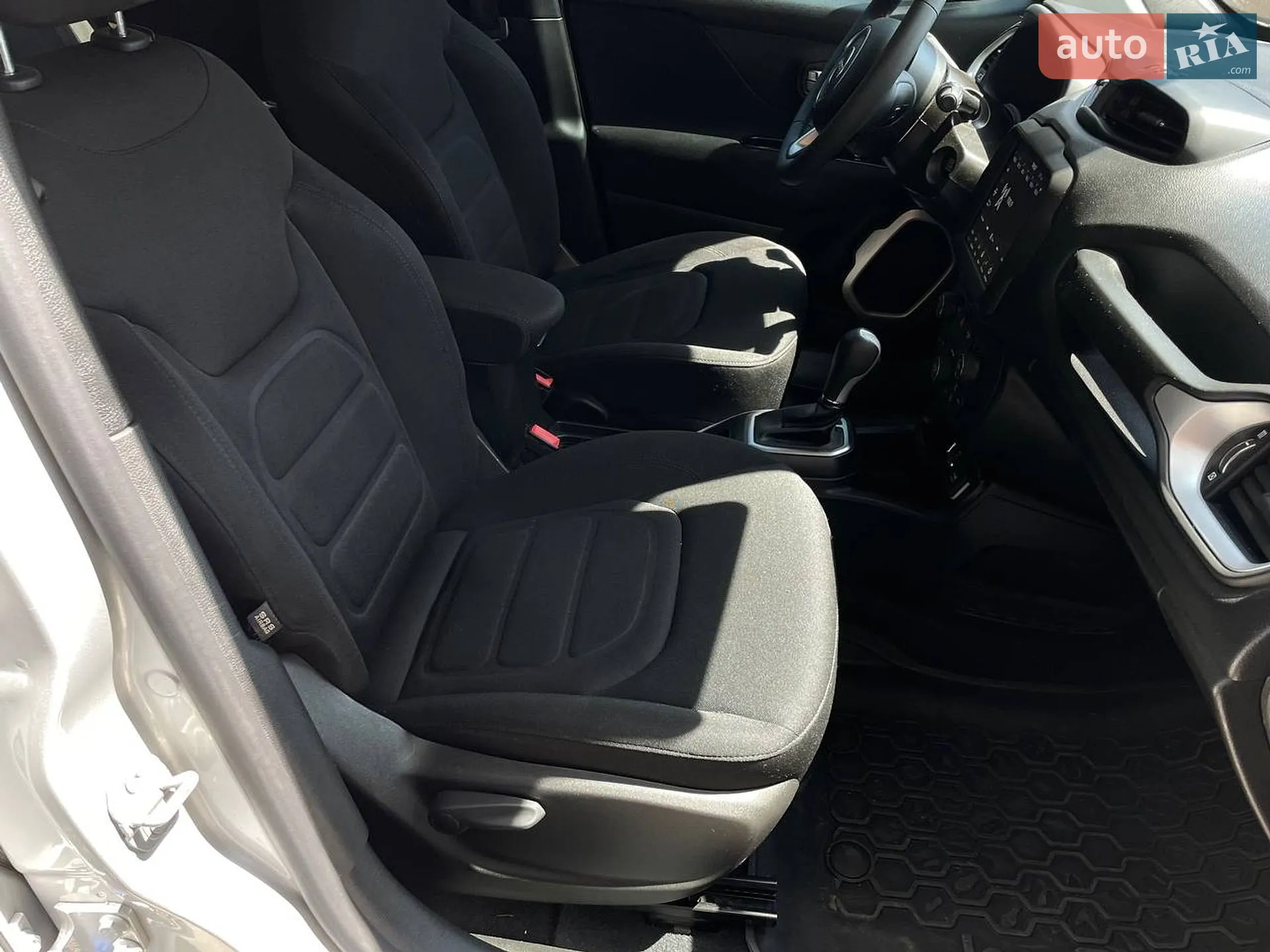 Jeep Renegade 2020 VIN ZACNJABB4LPL50170 фото оголошення 20 з 20