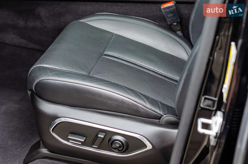 Внедорожник / Кроссовер Jeep Wagoneer 2021 в Киеве