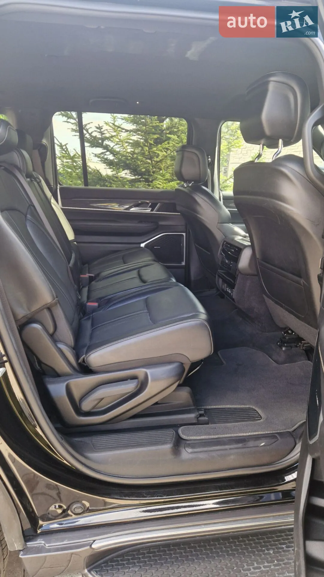 2021 Jeep Grand Wagoneer - мініатюра 16