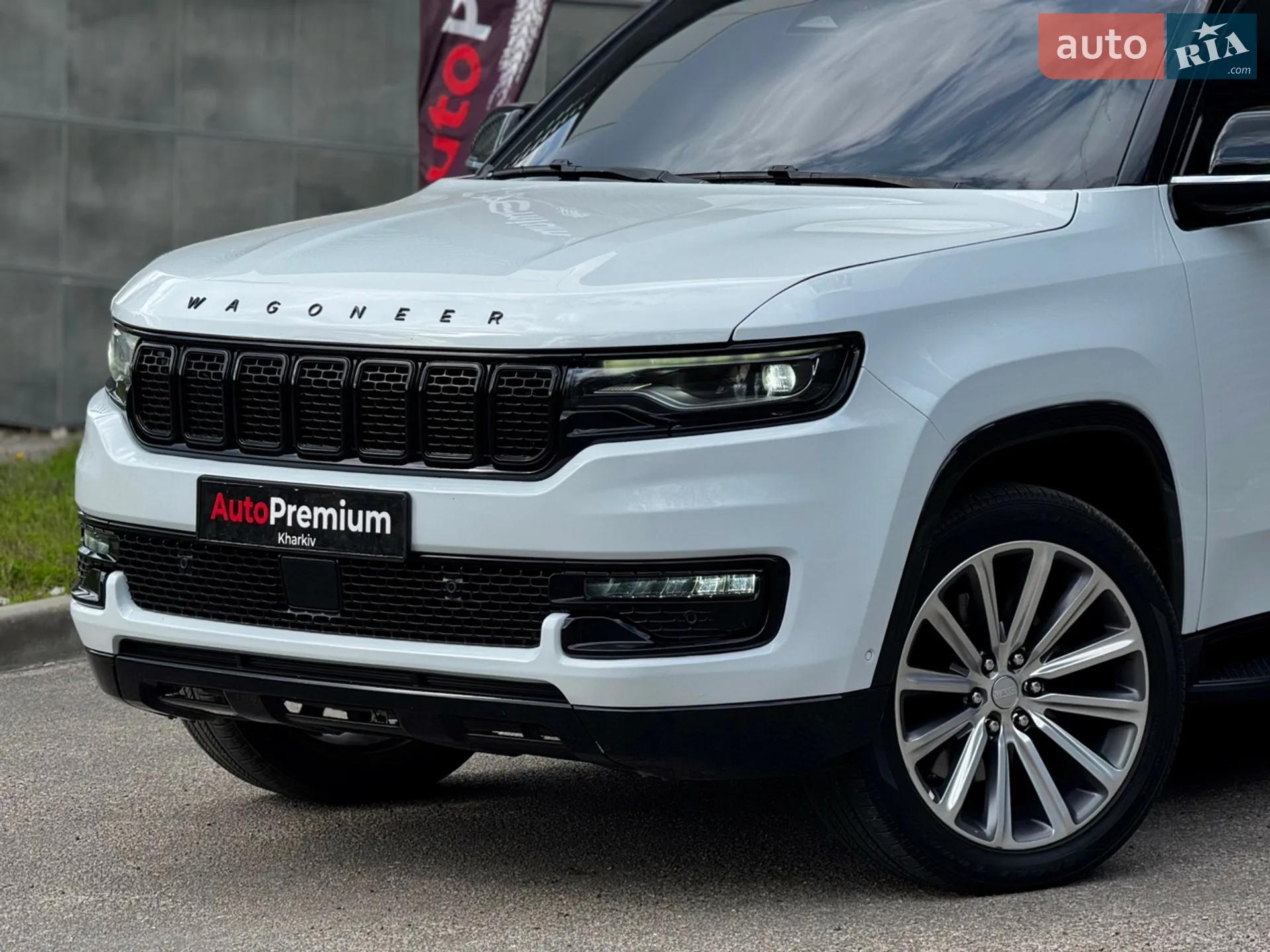 2022 Jeep Grand Wagoneer - мініатюра 2