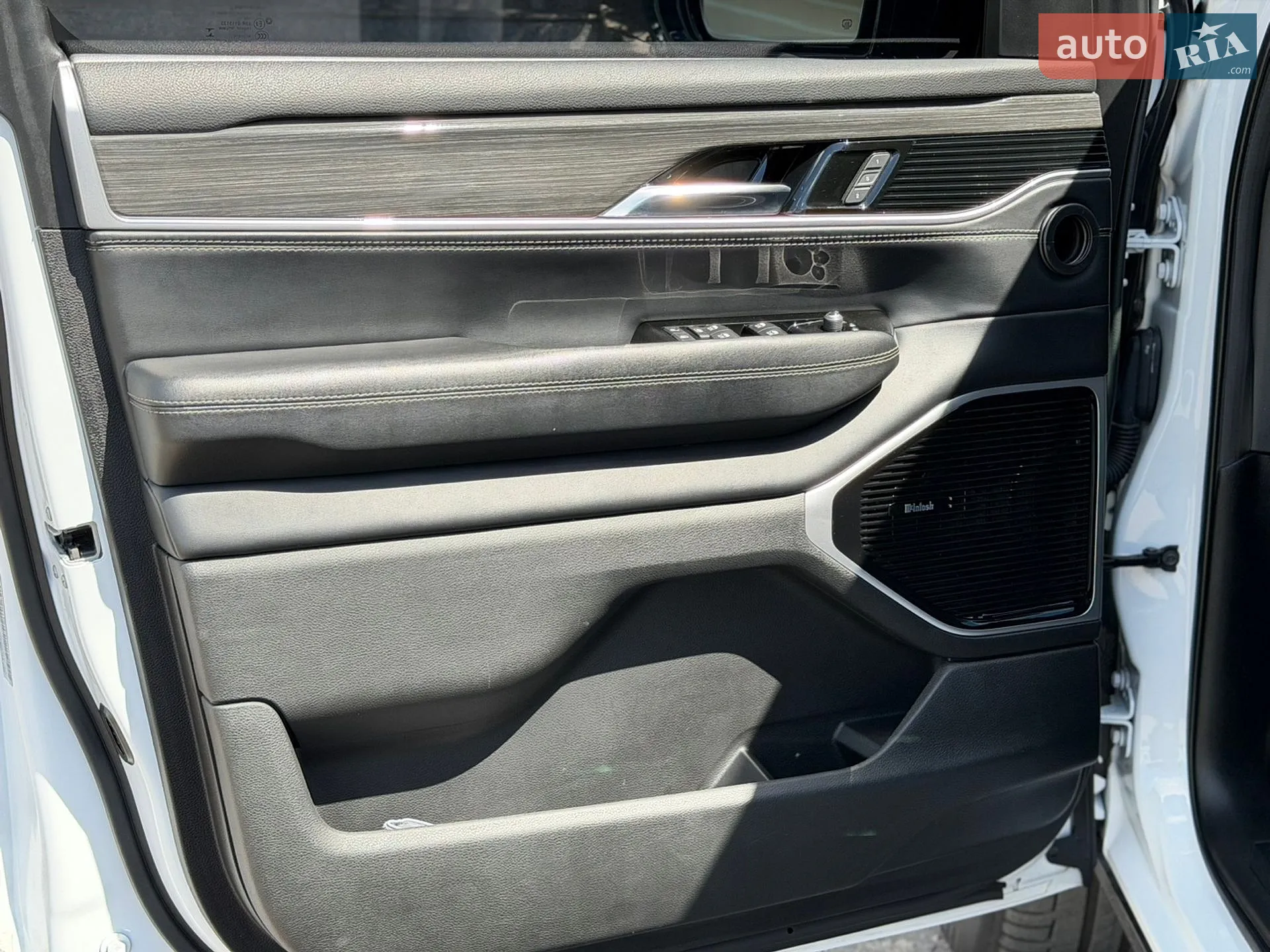 2021 Jeep Grand Wagoneer - мініатюра 21