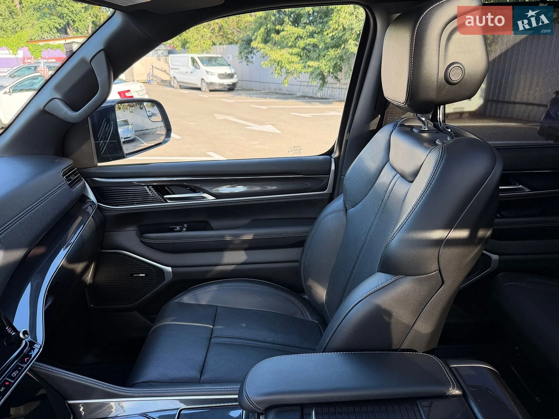 2023 Jeep Grand Wagoneer - мініатюра 32