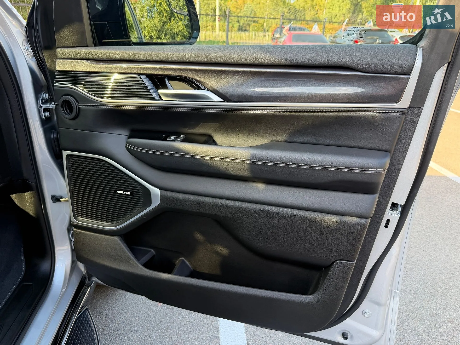 2023 Jeep Grand Wagoneer - мініатюра 36