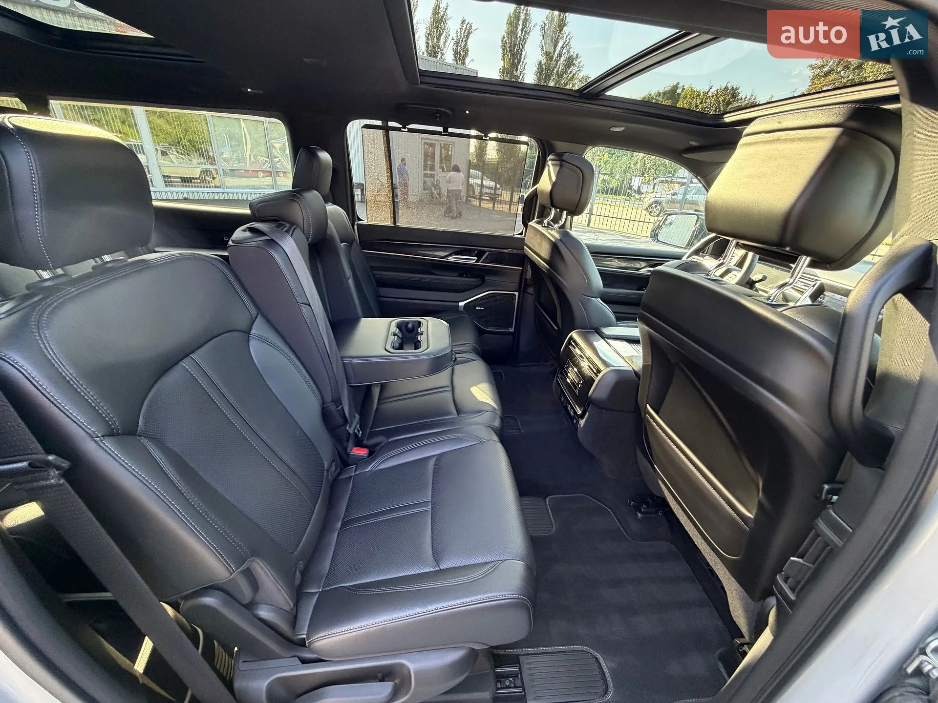 2023 Jeep Grand Wagoneer - мініатюра 40
