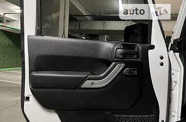 Внедорожник / Кроссовер Jeep Wrangler 2015 в 