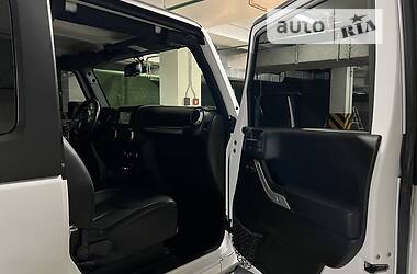 Внедорожник / Кроссовер Jeep Wrangler 2015 в 