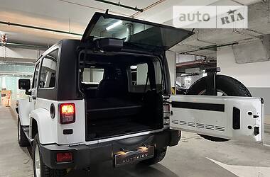 Внедорожник / Кроссовер Jeep Wrangler 2015 в 