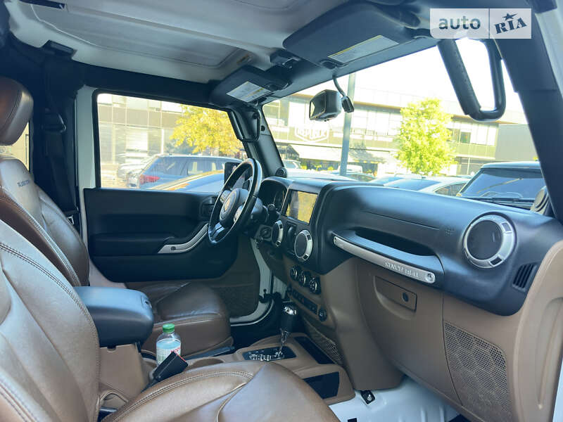 Внедорожник / Кроссовер Jeep Wrangler 2012 в Киеве
