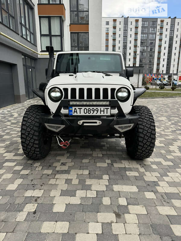 Внедорожник / Кроссовер Jeep Wrangler 2014 в Ивано-Франковске