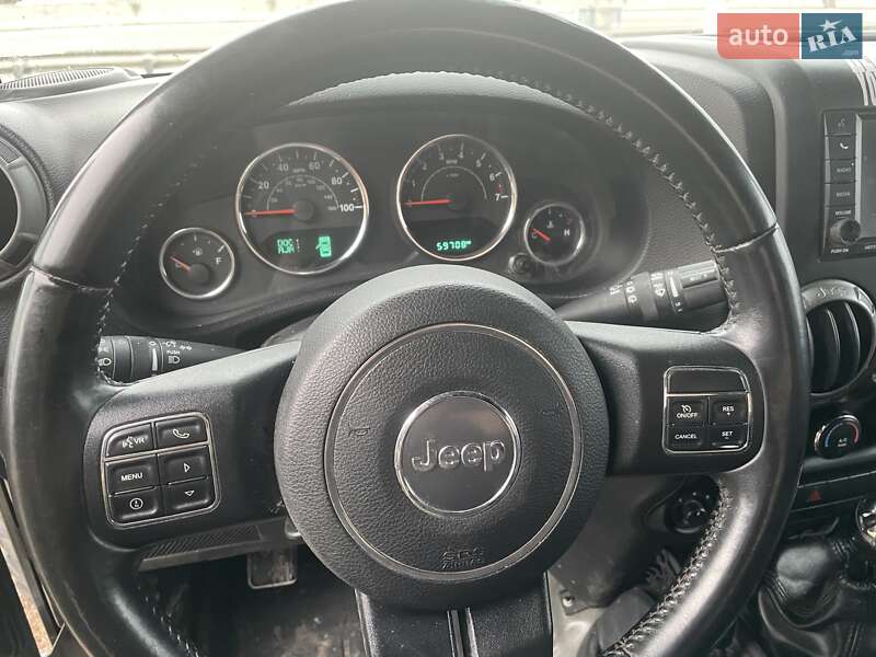 Позашляховик / Кросовер Jeep Wrangler 2016 в Києві