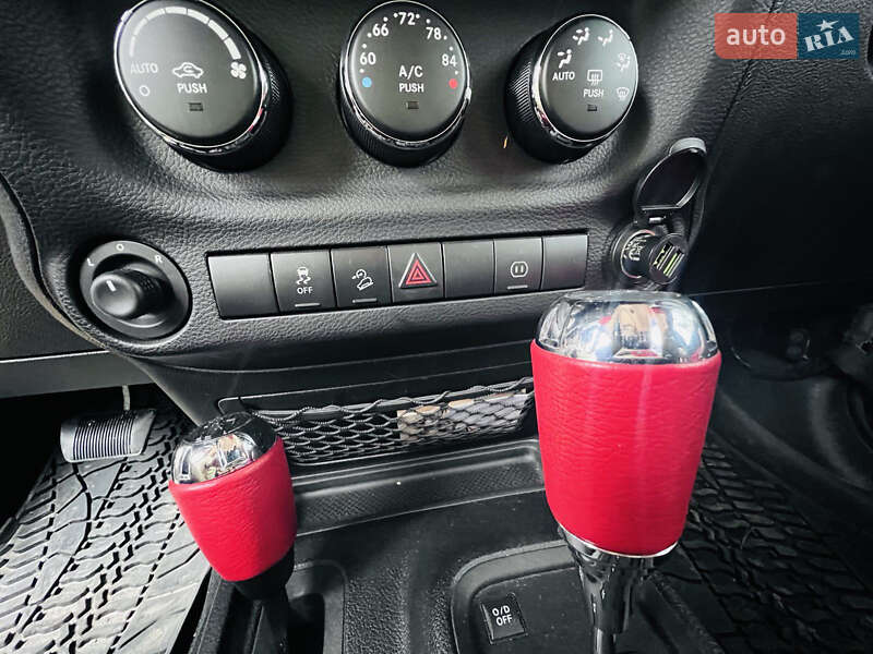 Внедорожник / Кроссовер Jeep Wrangler 2011 в Трускавце