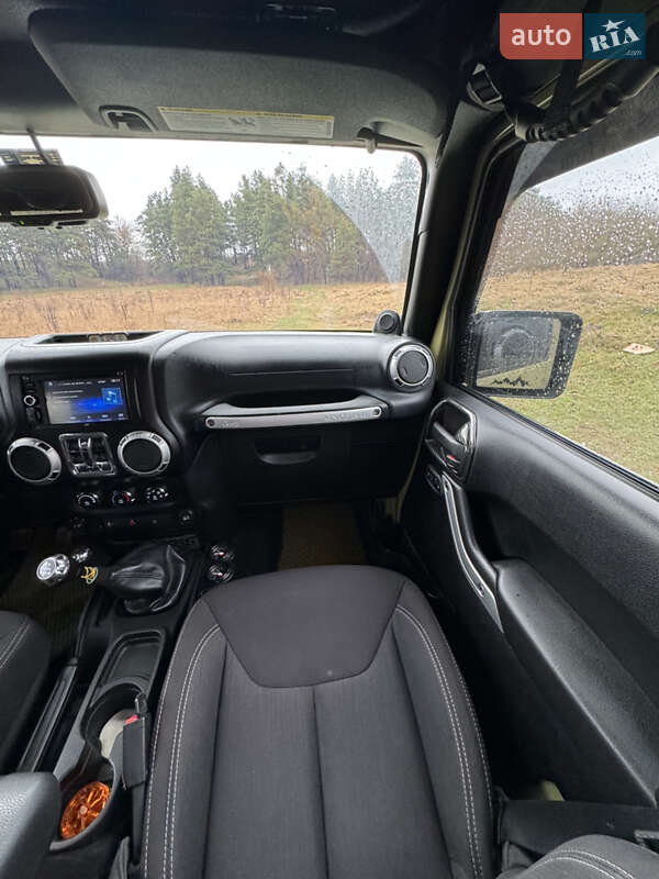 Позашляховик / Кросовер Jeep Wrangler 2012 в Житомирі