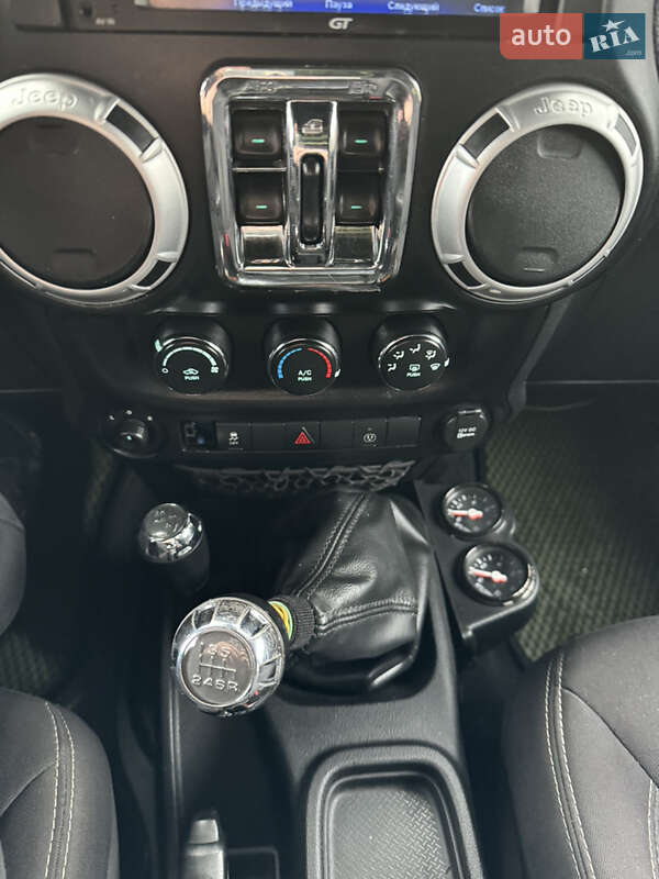 Позашляховик / Кросовер Jeep Wrangler 2012 в Житомирі