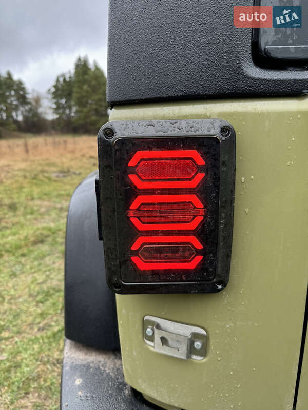 Позашляховик / Кросовер Jeep Wrangler 2012 в Житомирі