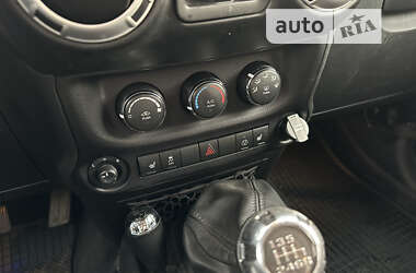 Внедорожник / Кроссовер Jeep Wrangler 2013 в Днепре