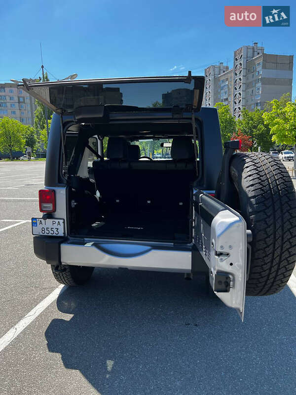 Внедорожник / Кроссовер Jeep Wrangler 2016 в Киеве